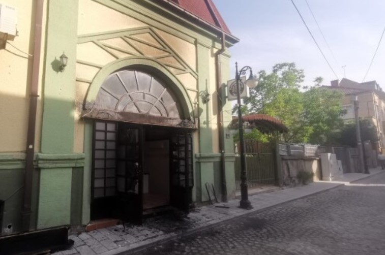 Входната врата на културния център "Иван Михайлов" в град Битоля,
